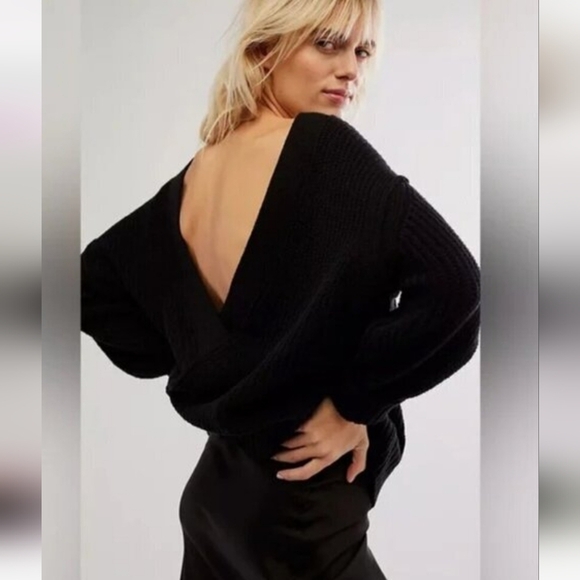 Free People We the Free Still a Fan Pullover Deep V-Back Sweater in Black Sz Sm - Picture 3 of 12